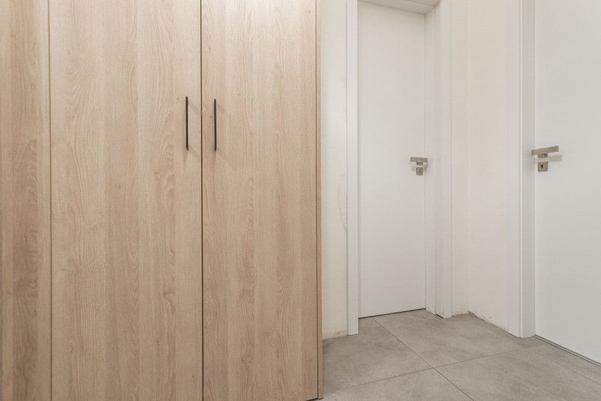 Pronájem bytu  25 m², Stroupežnického, Praha, Praha