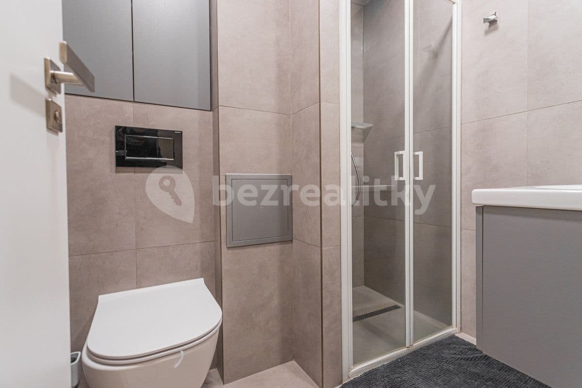 Pronájem bytu  25 m², Stroupežnického, Praha, Praha