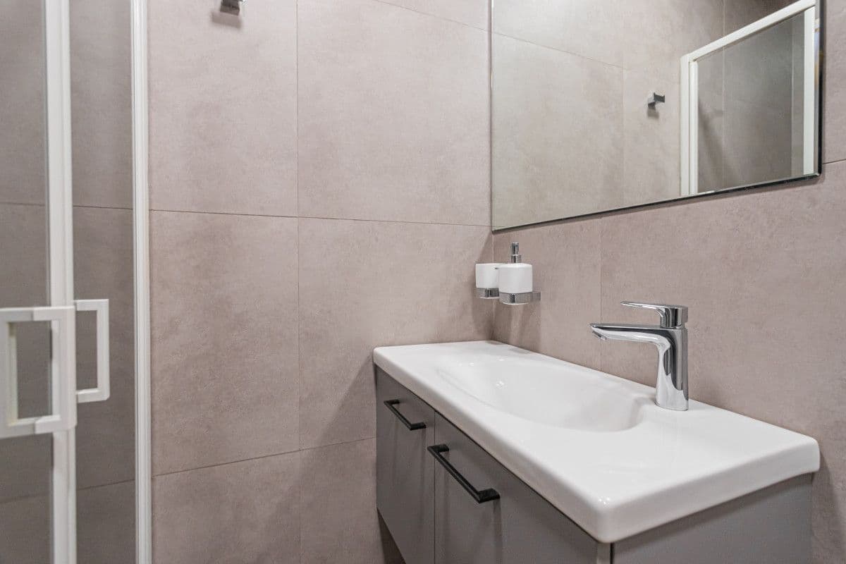 Pronájem bytu  25 m², Stroupežnického, Praha, Praha