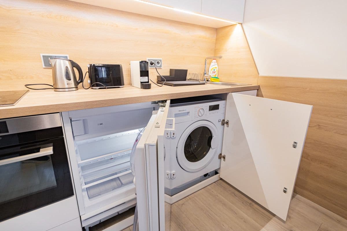 Pronájem bytu  25 m², Stroupežnického, Praha, Praha