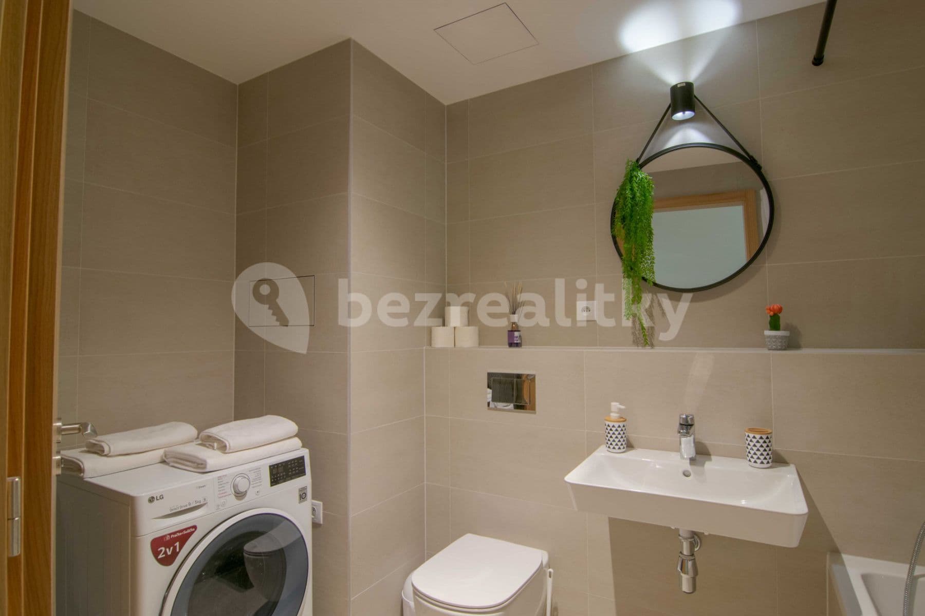 Pronájem bytu  60 m², U Průhonu b, Praha, Praha