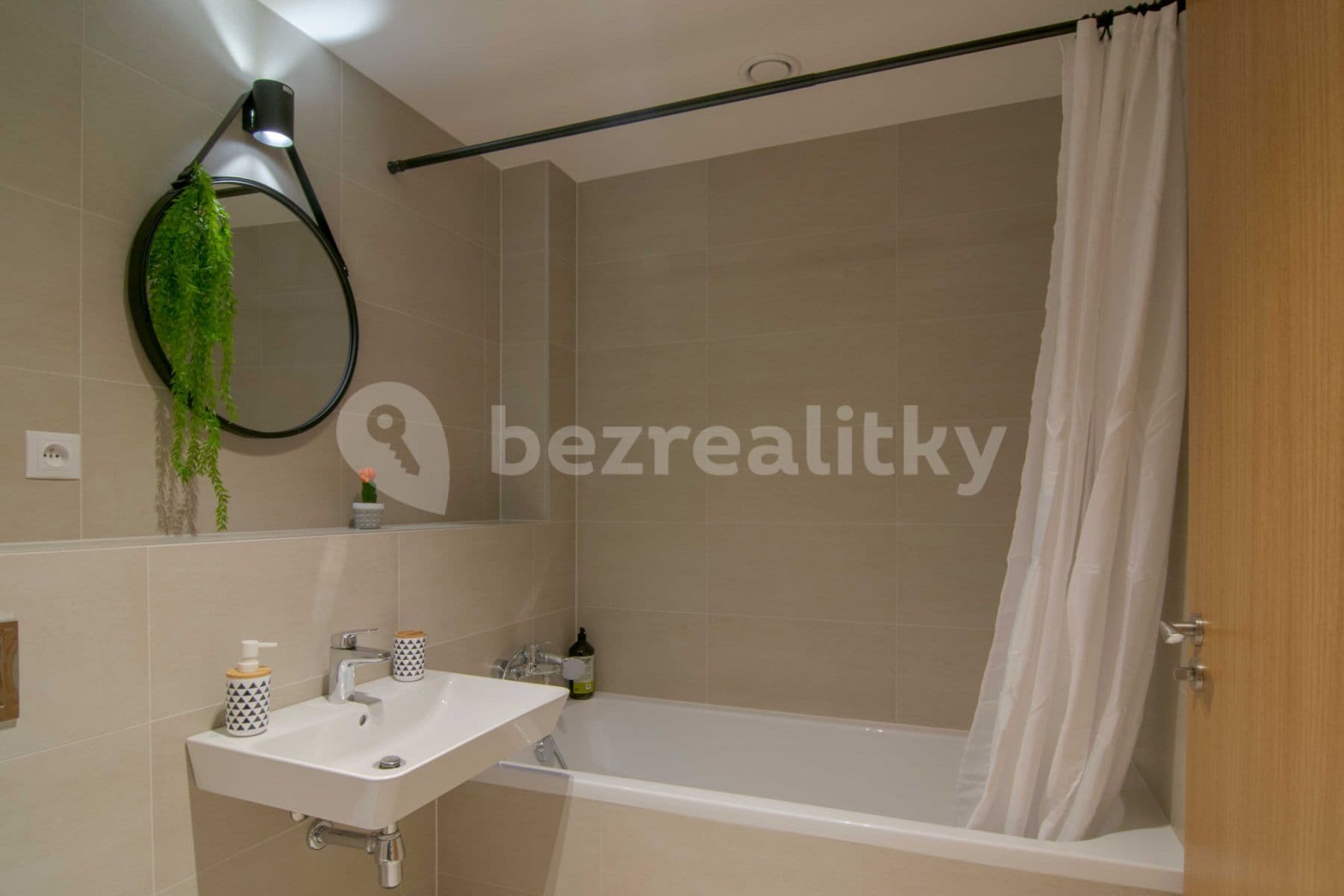 Pronájem bytu  60 m², U Průhonu b, Praha, Praha