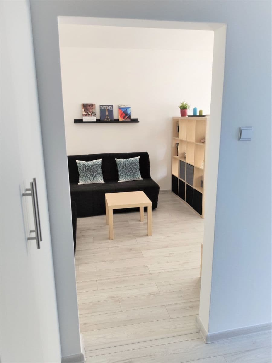 Pronájem bytu  40 m², Mamateyova, Petržalka, Bratislavský kraj