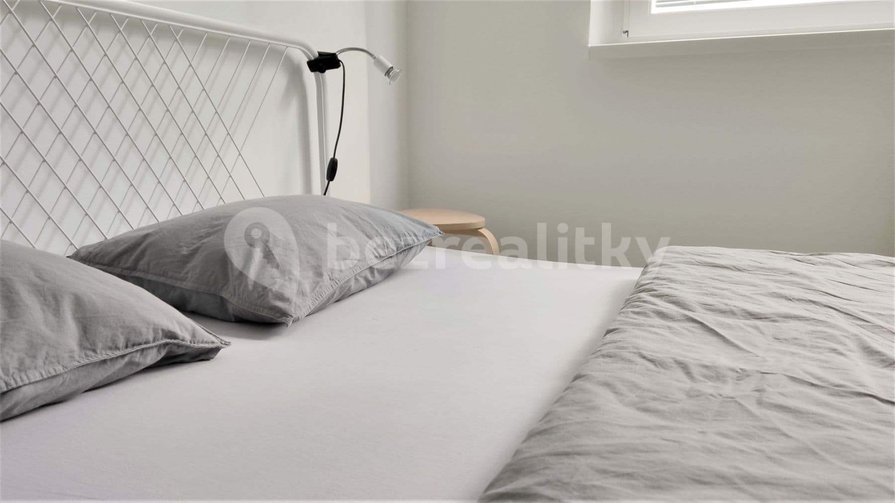 Pronájem bytu 1+1 40 m², Mamateyova, Petržalka, Bratislavský kraj