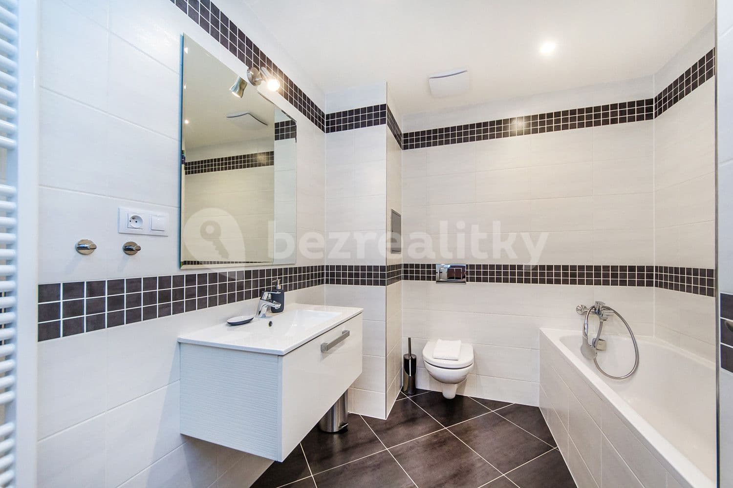 Pronájem bytu  65 m², Švehlova, Praha, Praha