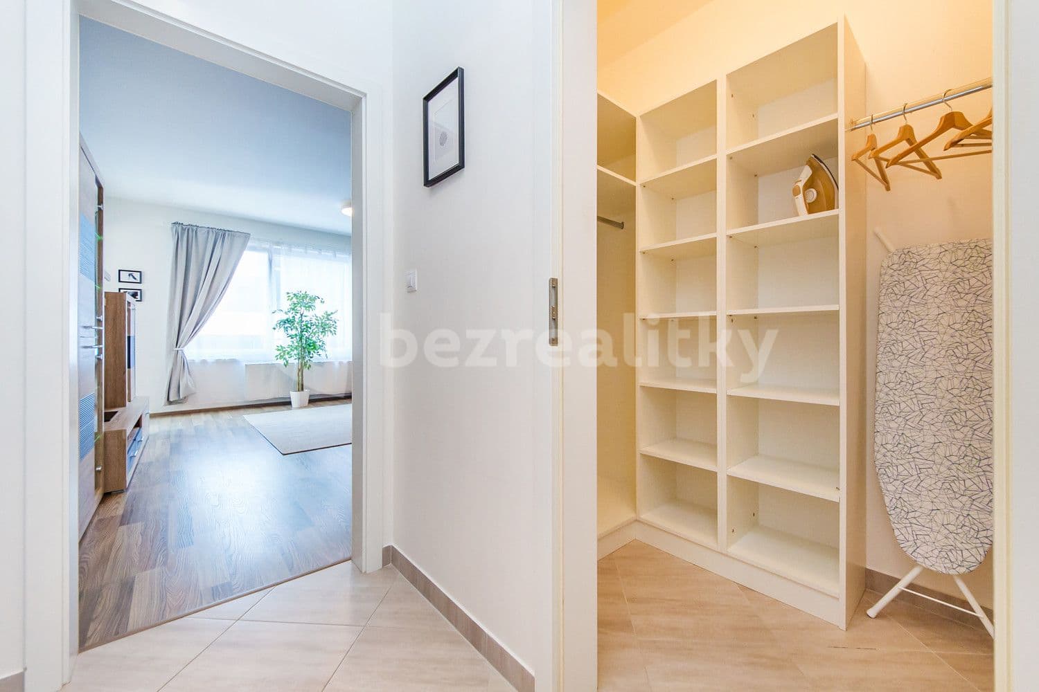 Pronájem bytu  65 m², Švehlova, Praha, Praha