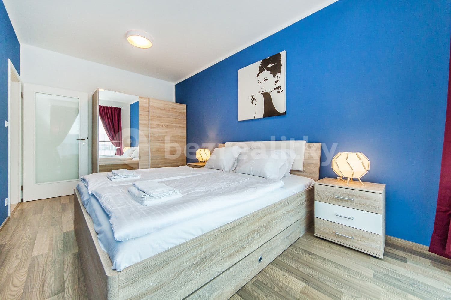 Pronájem bytu  65 m², Švehlova, Praha, Praha