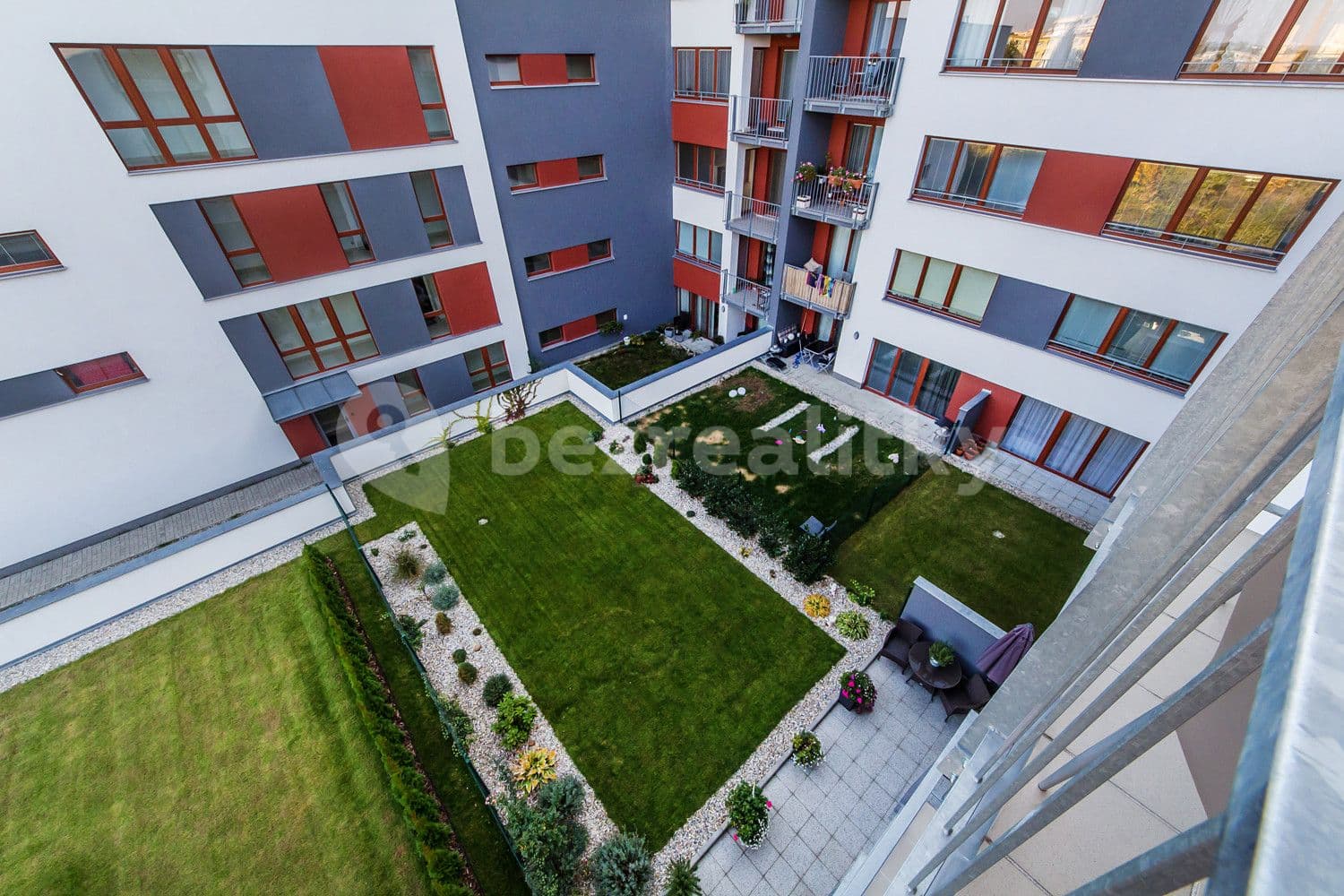 Pronájem bytu  65 m², Švehlova, Praha, Praha