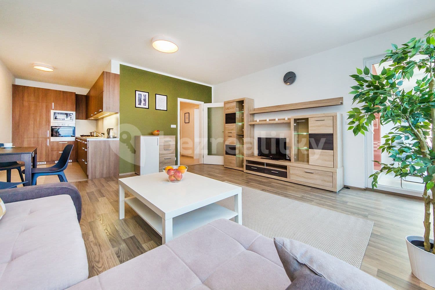 Pronájem bytu  65 m², Švehlova, Praha, Praha