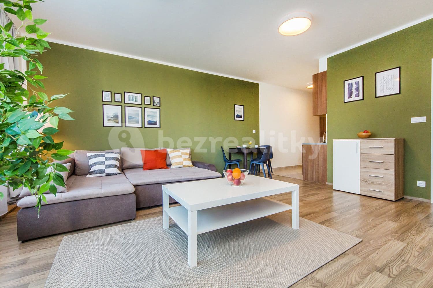 Pronájem bytu  65 m², Švehlova, Praha, Praha