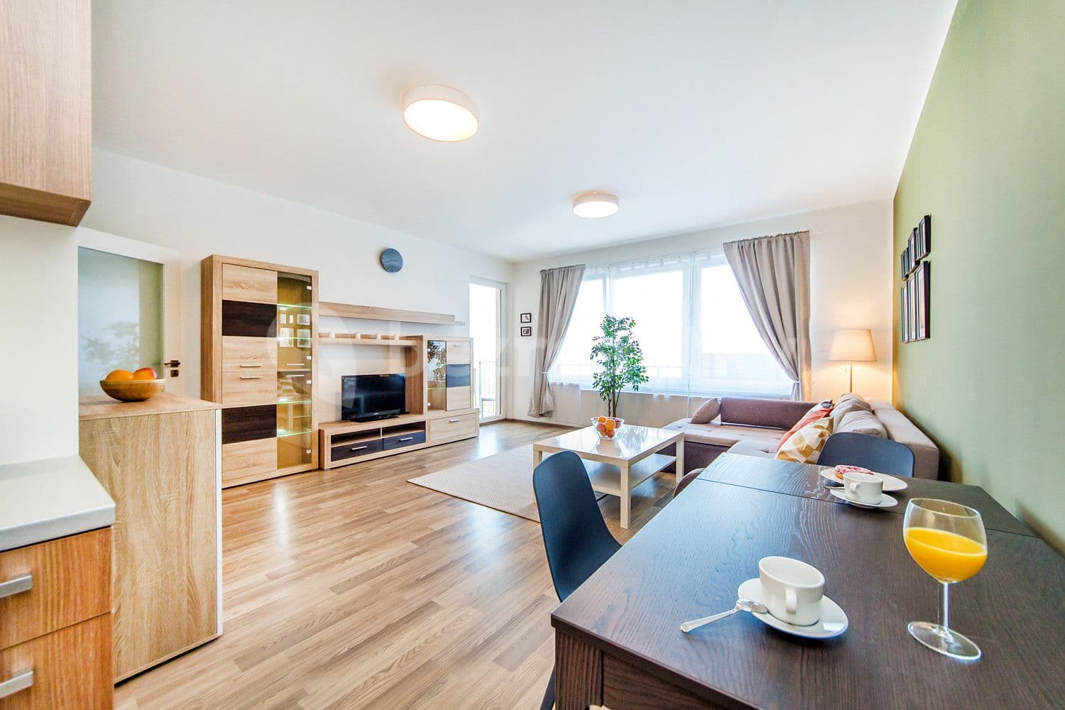 Pronájem bytu  65 m², Švehlova, Praha, Praha