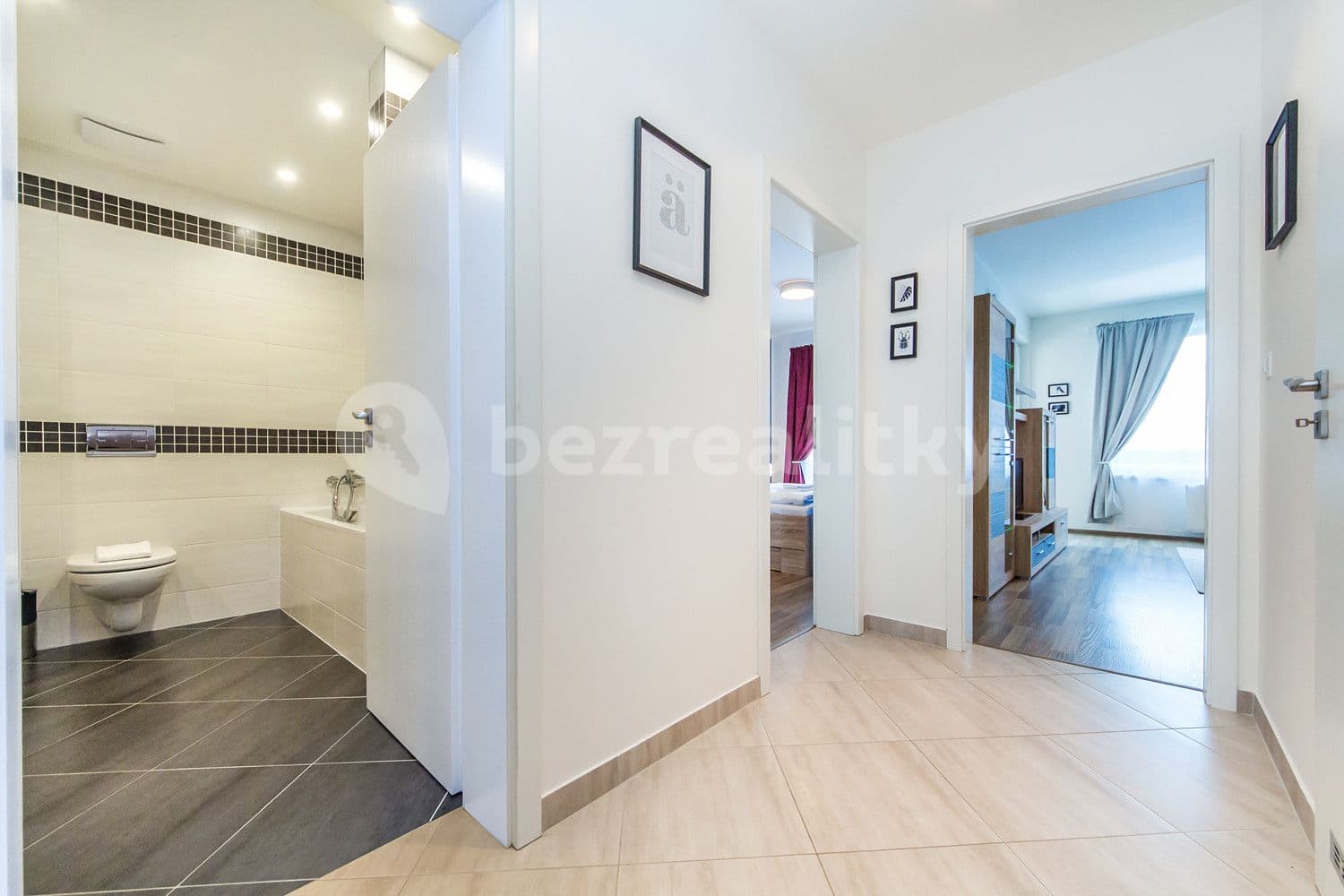 Pronájem bytu  65 m², Švehlova, Praha, Praha