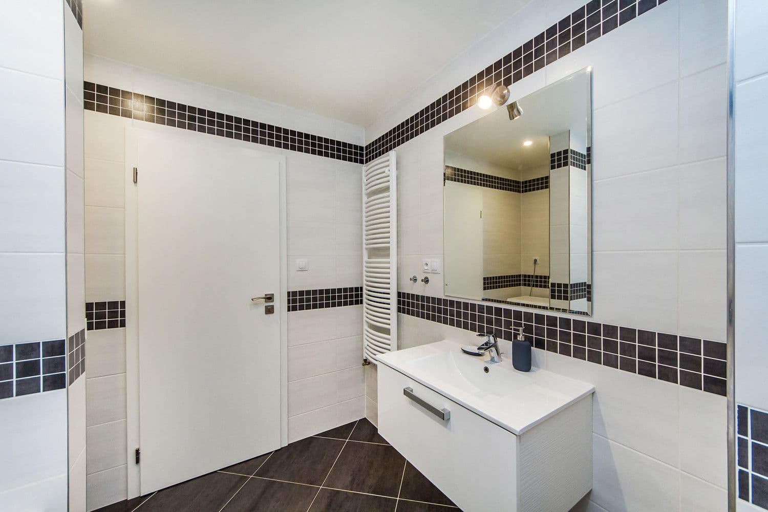 Pronájem bytu  65 m², Švehlova, Praha, Praha