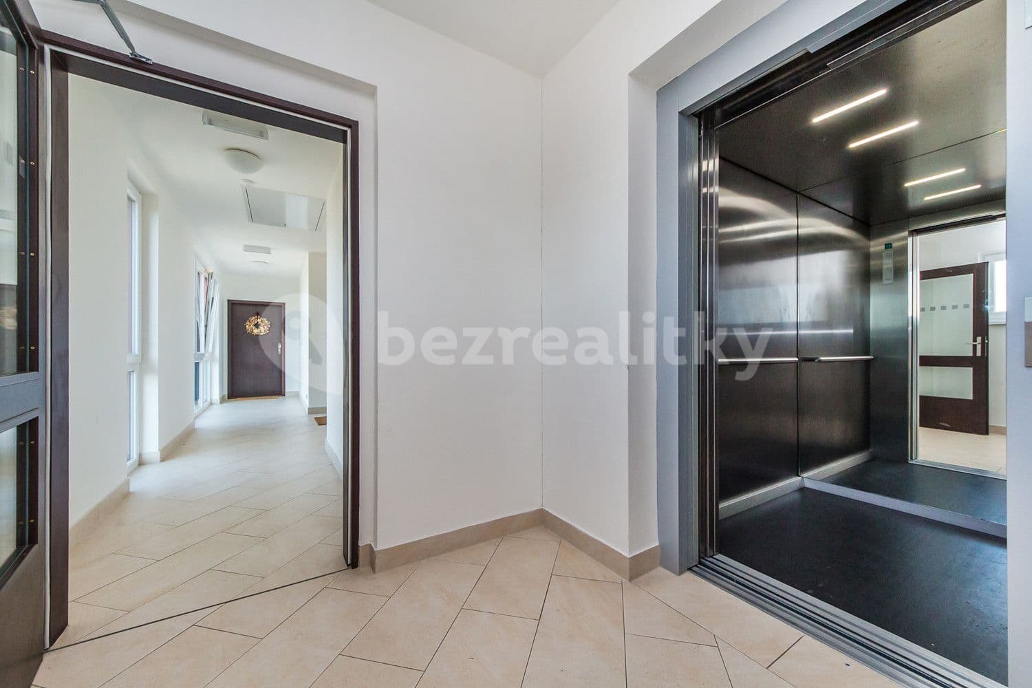 Pronájem bytu  65 m², Švehlova, Praha, Praha