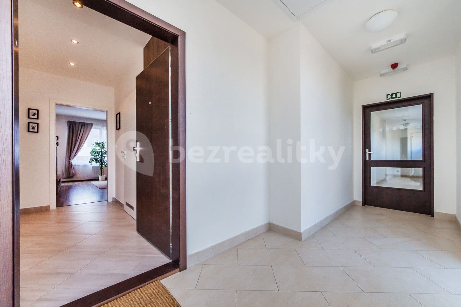 Pronájem bytu  65 m², Švehlova, Praha, Praha