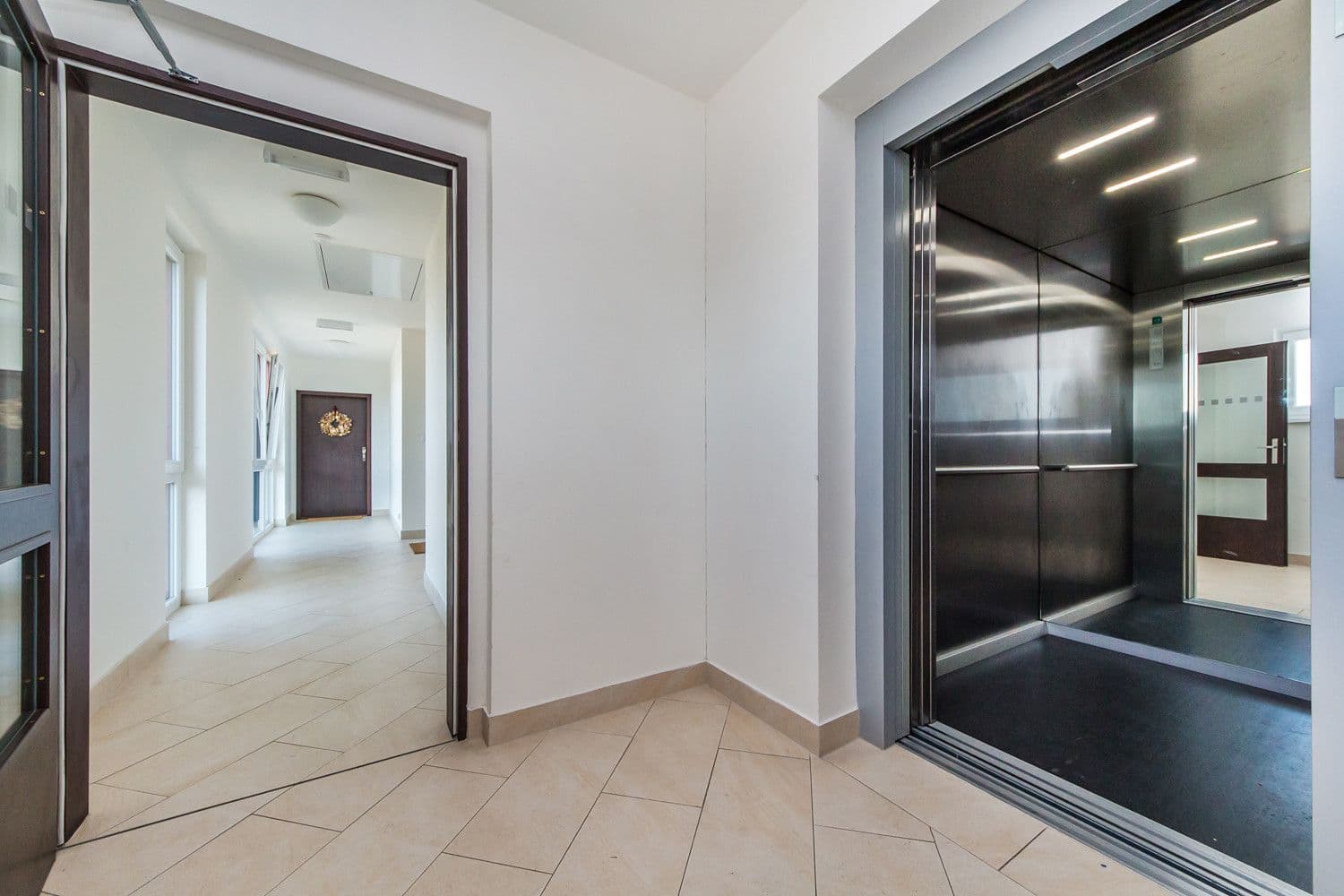 Pronájem bytu  65 m², Švehlova, Praha, Praha