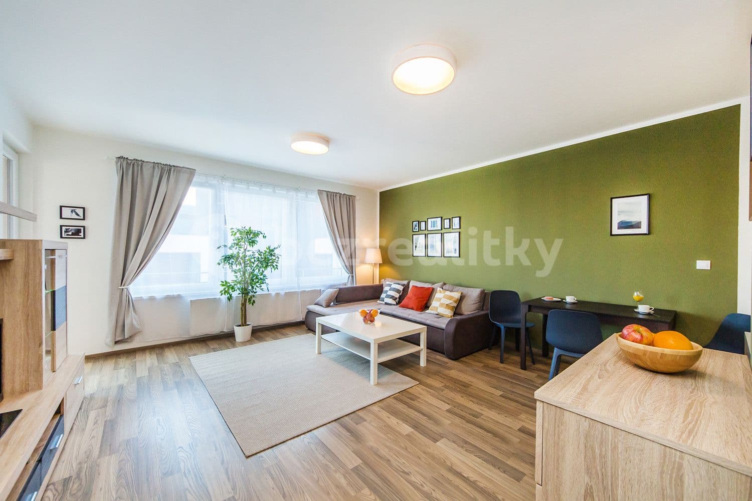 Pronájem bytu  65 m², Švehlova, Praha, Praha