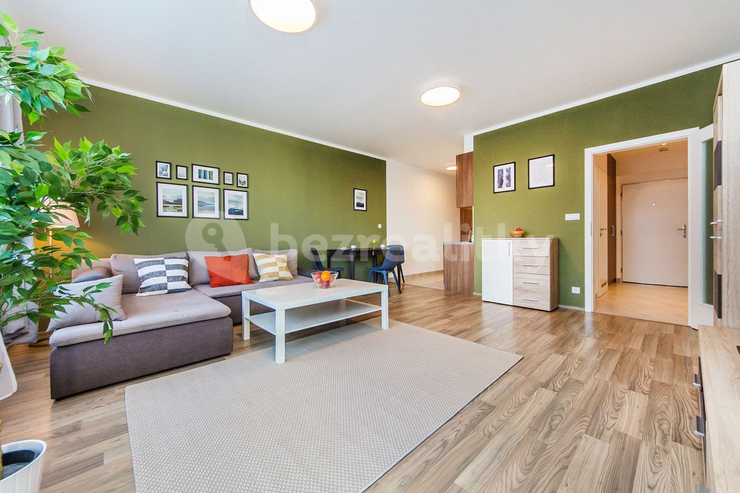 Pronájem bytu  65 m², Švehlova, Praha, Praha