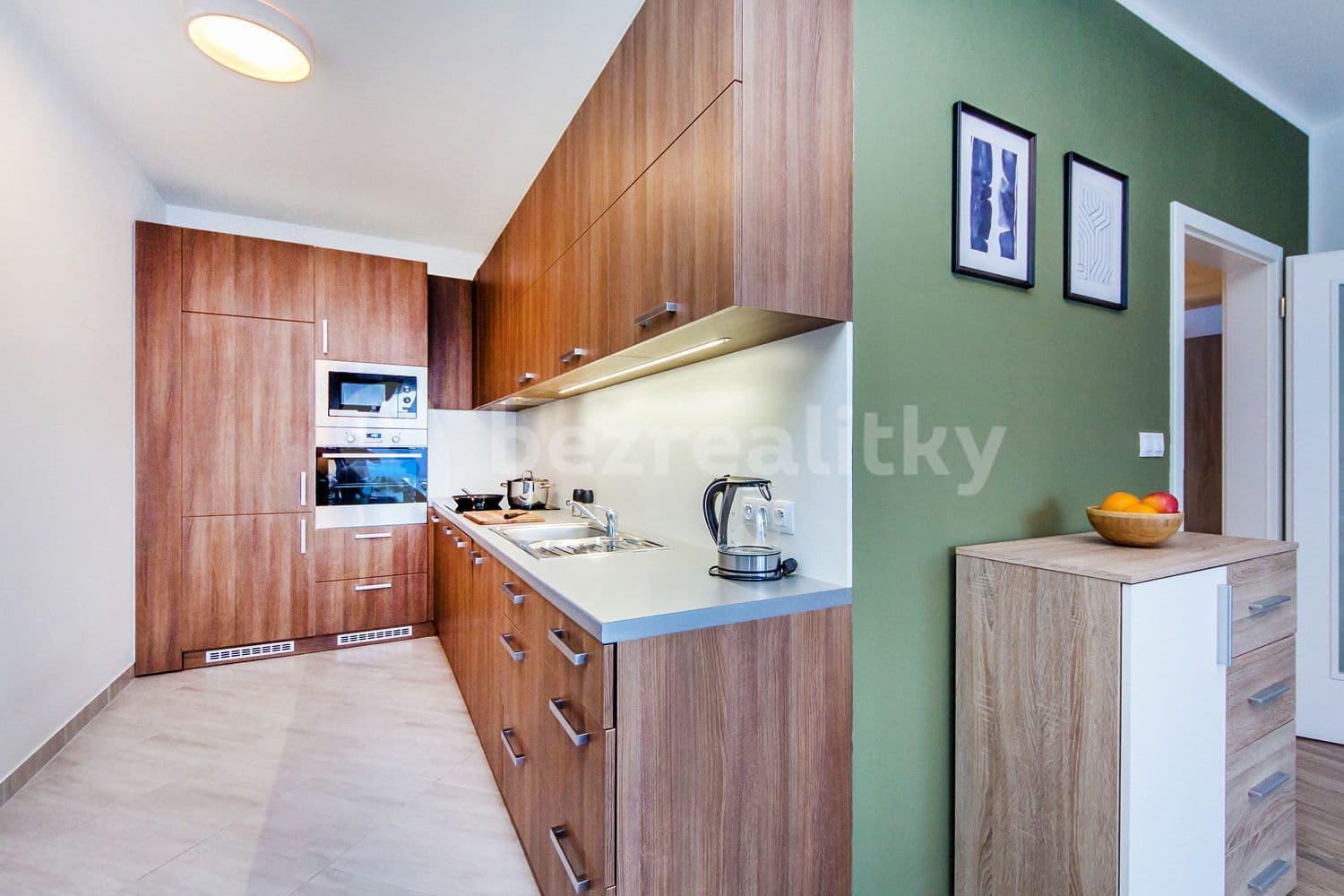 Pronájem bytu  65 m², Švehlova, Praha, Praha