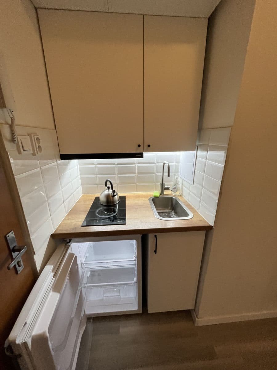 Pronájem bytu  33 m², Sokolovská, Praha, Praha
