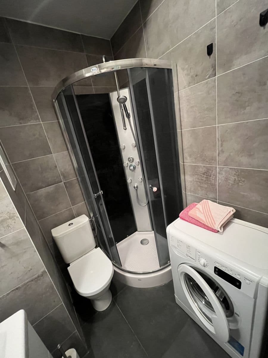 Pronájem bytu  33 m², Sokolovská, Praha, Praha