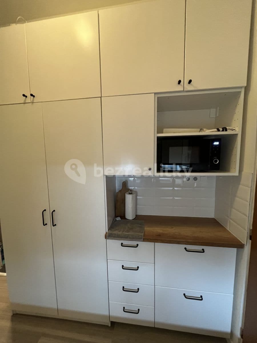 Pronájem bytu  33 m², Sokolovská, Praha, Praha