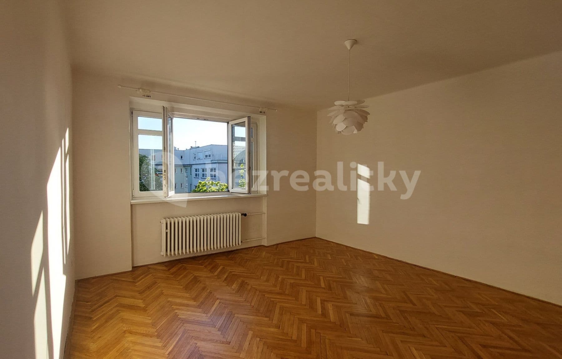Prodej bytu 1+kk 32 m², 5. května, Praha, Praha