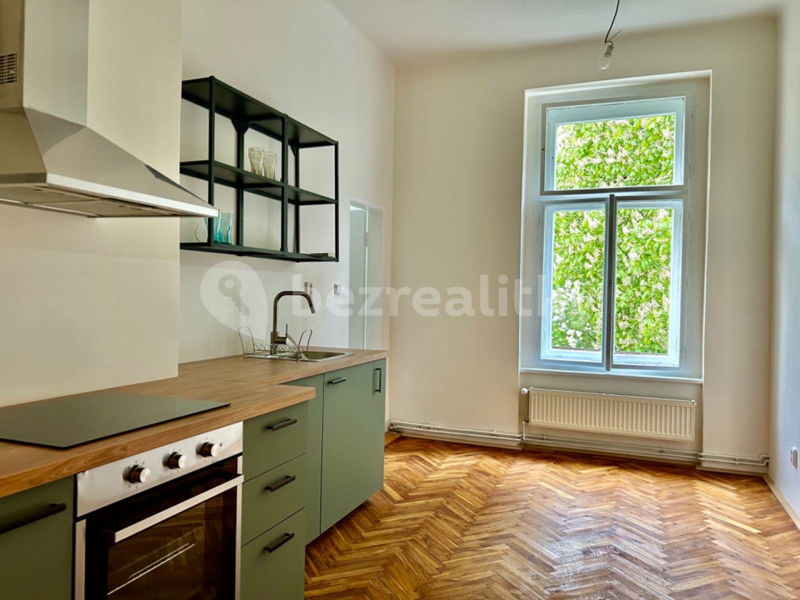 Pronájem bytu 2+kk 45 m², Husitská, Praha, Praha