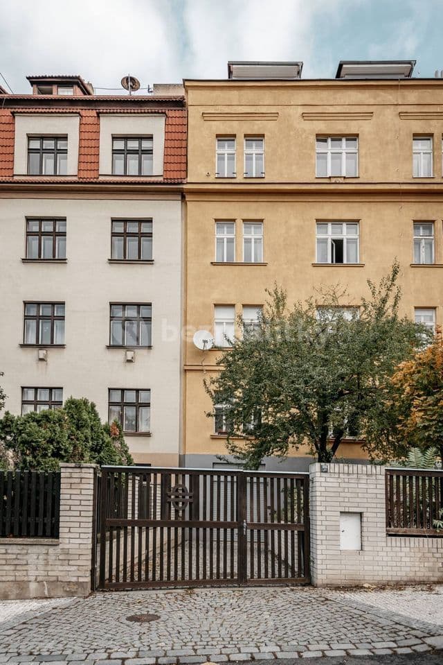 Pronájem bytu 1+kk 33 m², Hradešínská, Praha, Praha