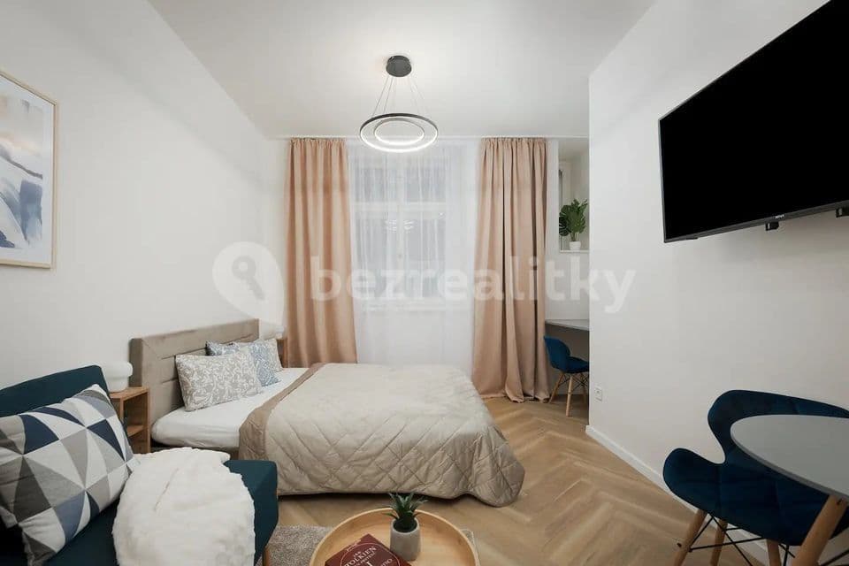 Pronájem bytu 1+kk 33 m², Hradešínská, Praha, Praha