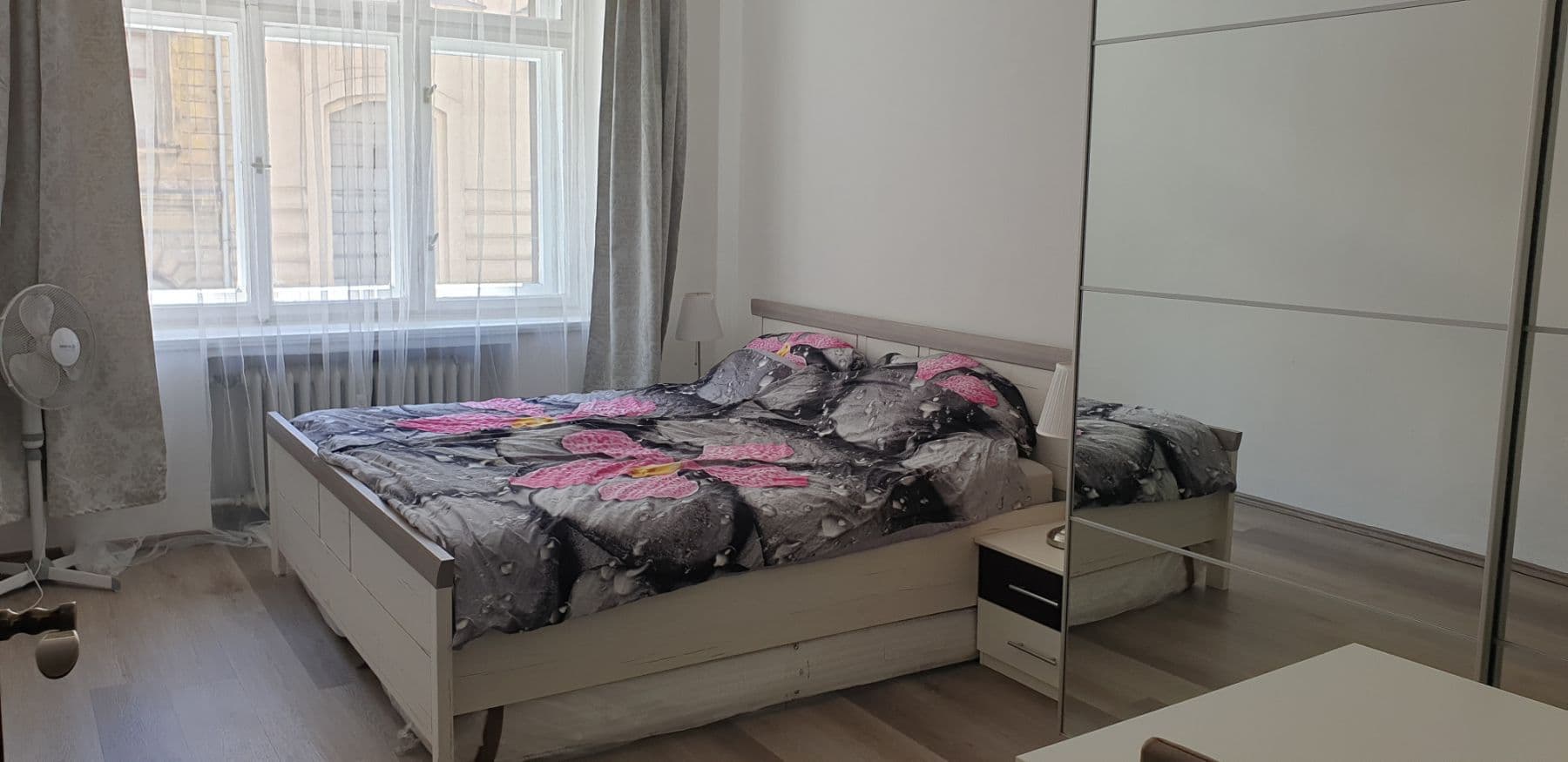 Pronájem bytu  56 m², Vltavská, Praha, Praha