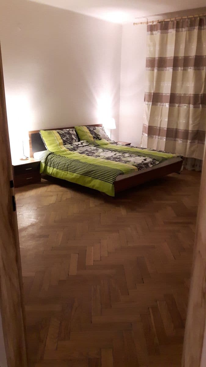 Pronájem bytu  56 m², Vltavská, Praha, Praha