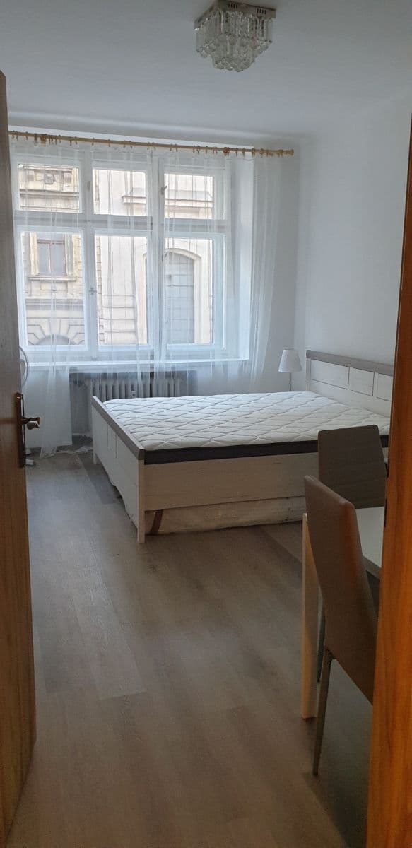 Pronájem bytu  56 m², Vltavská, Praha, Praha