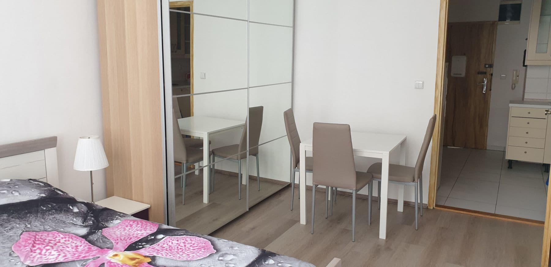Pronájem bytu  56 m², Vltavská, Praha, Praha