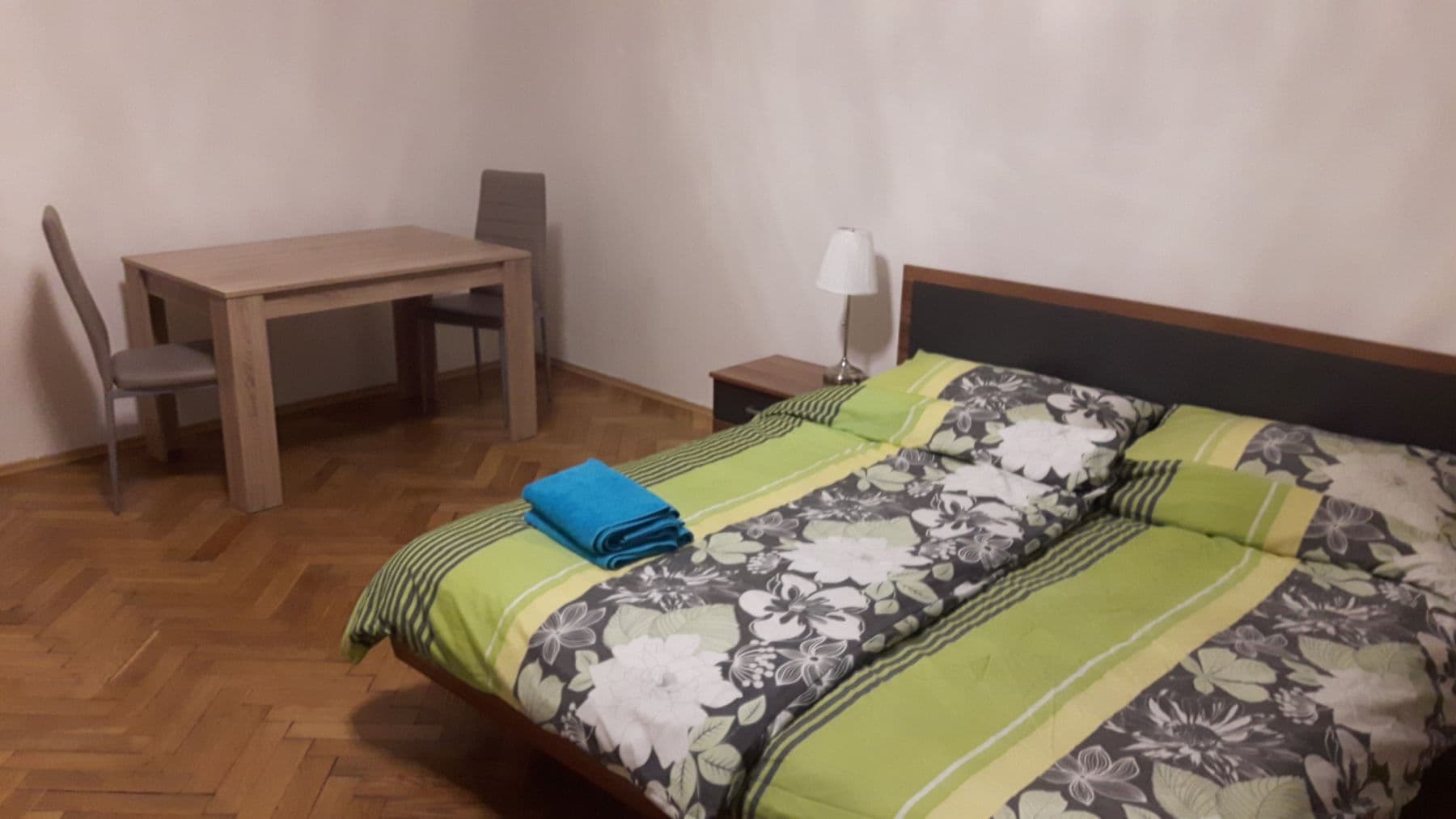 Pronájem bytu  56 m², Vltavská, Praha, Praha