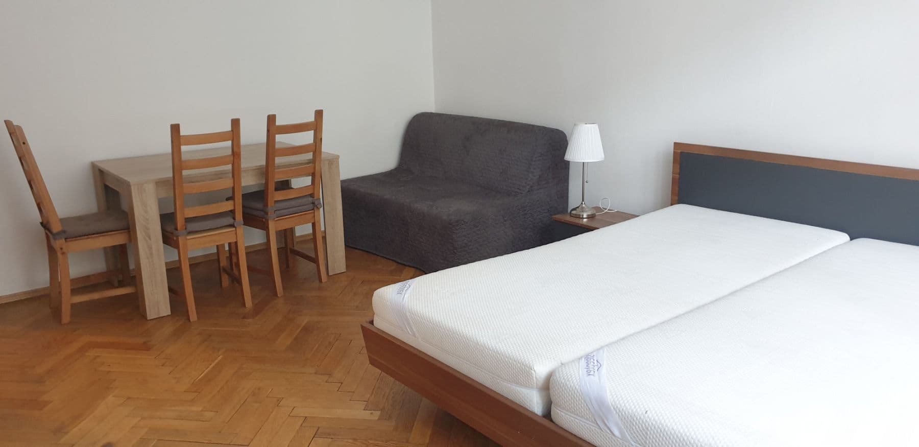 Pronájem bytu  56 m², Vltavská, Praha, Praha