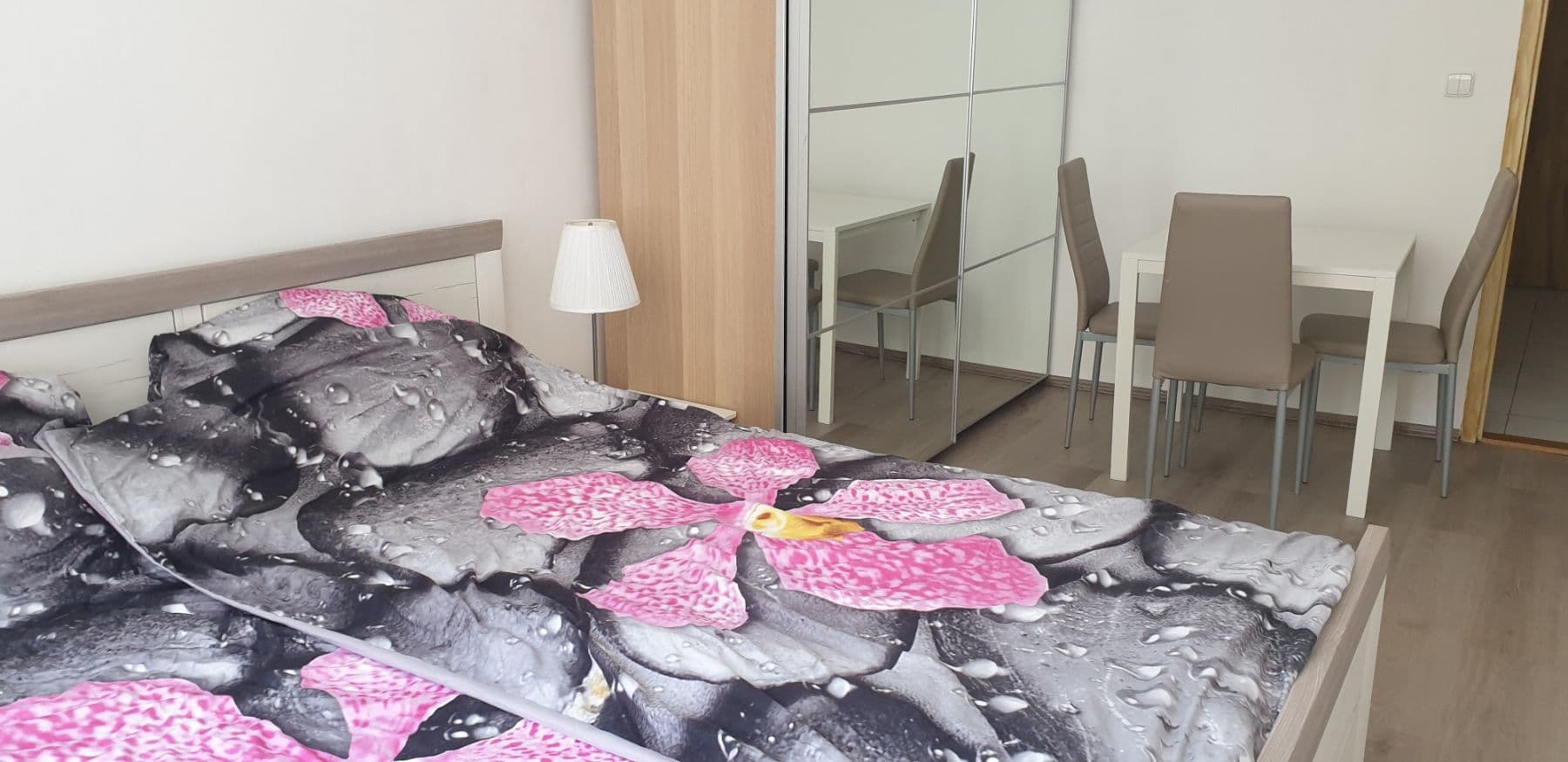 Pronájem bytu  56 m², Vltavská, Praha, Praha