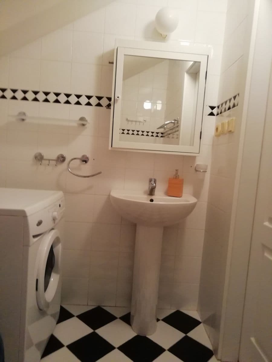 Pronájem bytu  98 m², Na Okrouhlíku, Praha, Praha