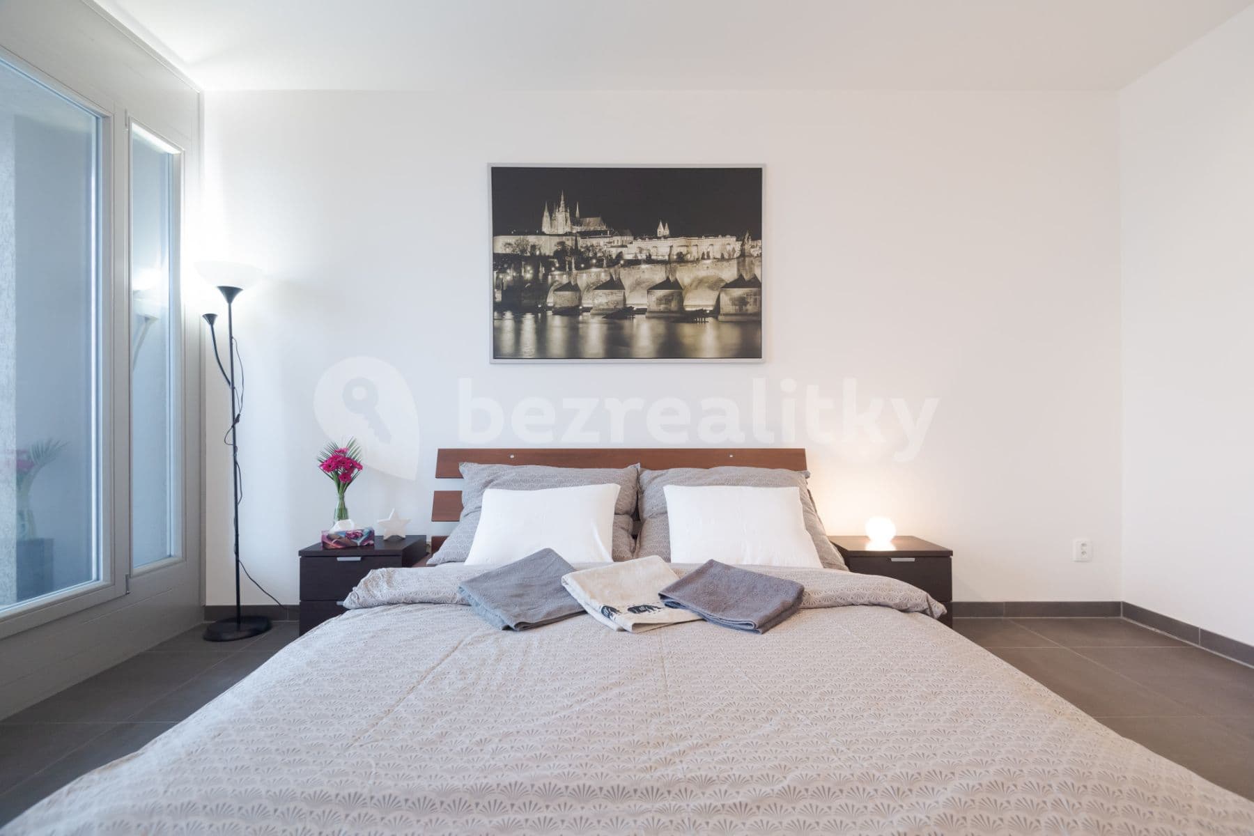 Pronájem bytu  35 m², Koněvova, Praha, Praha