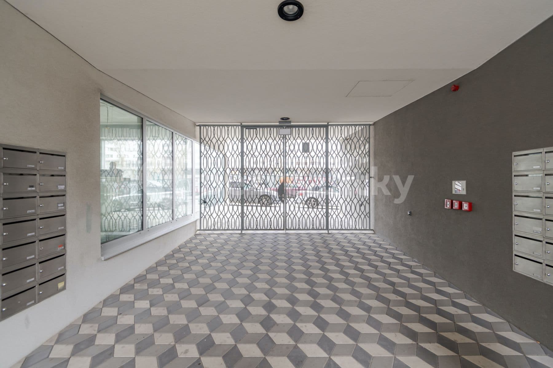 Pronájem bytu  35 m², Koněvova, Praha, Praha