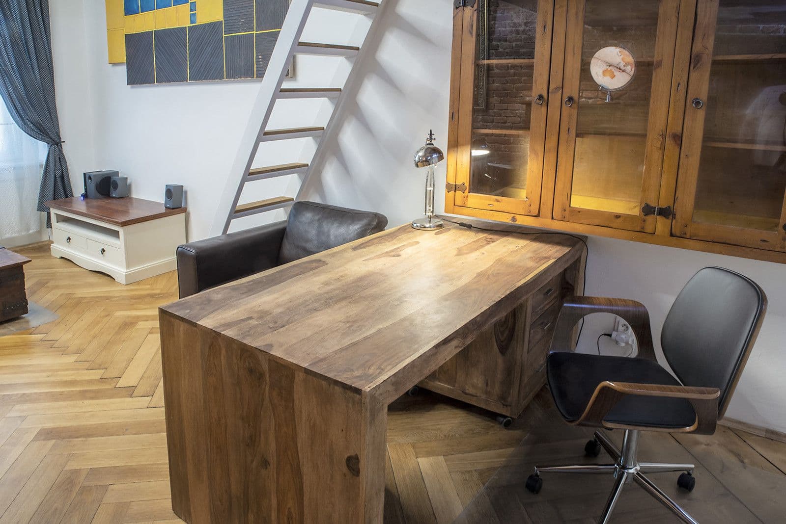 Pronájem bytu  33 m², Pernerova, Praha, Praha