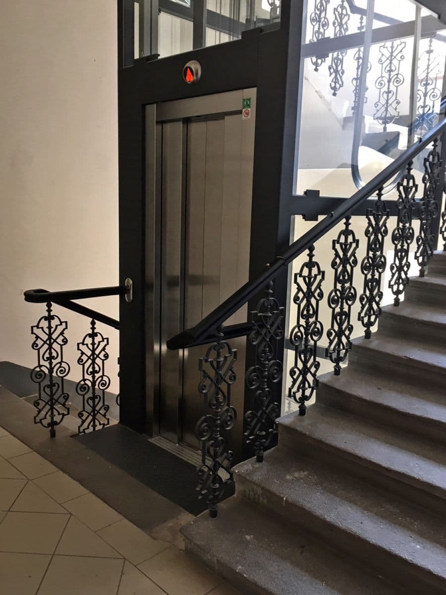 Pronájem bytu  33 m², Pernerova, Praha, Praha