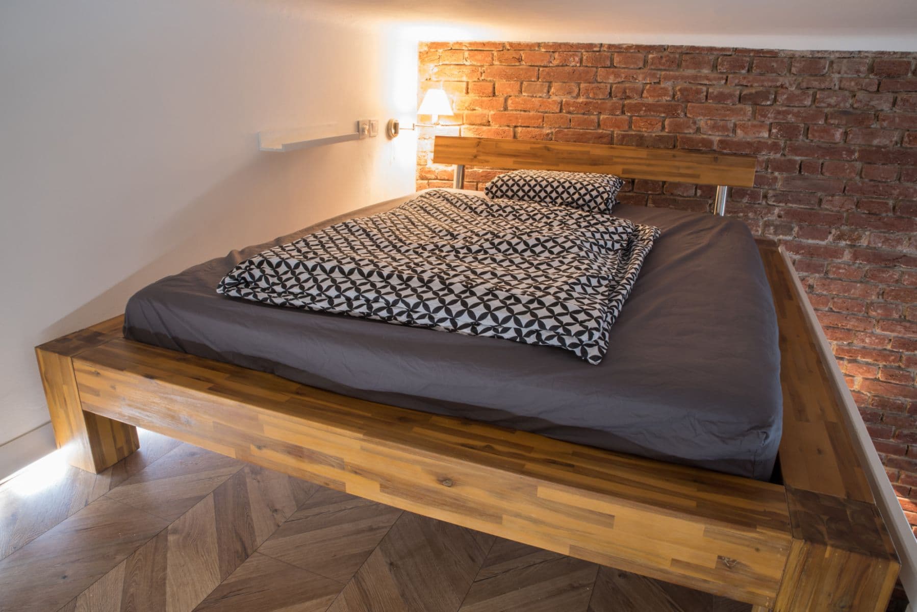 Pronájem bytu  33 m², Pernerova, Praha, Praha
