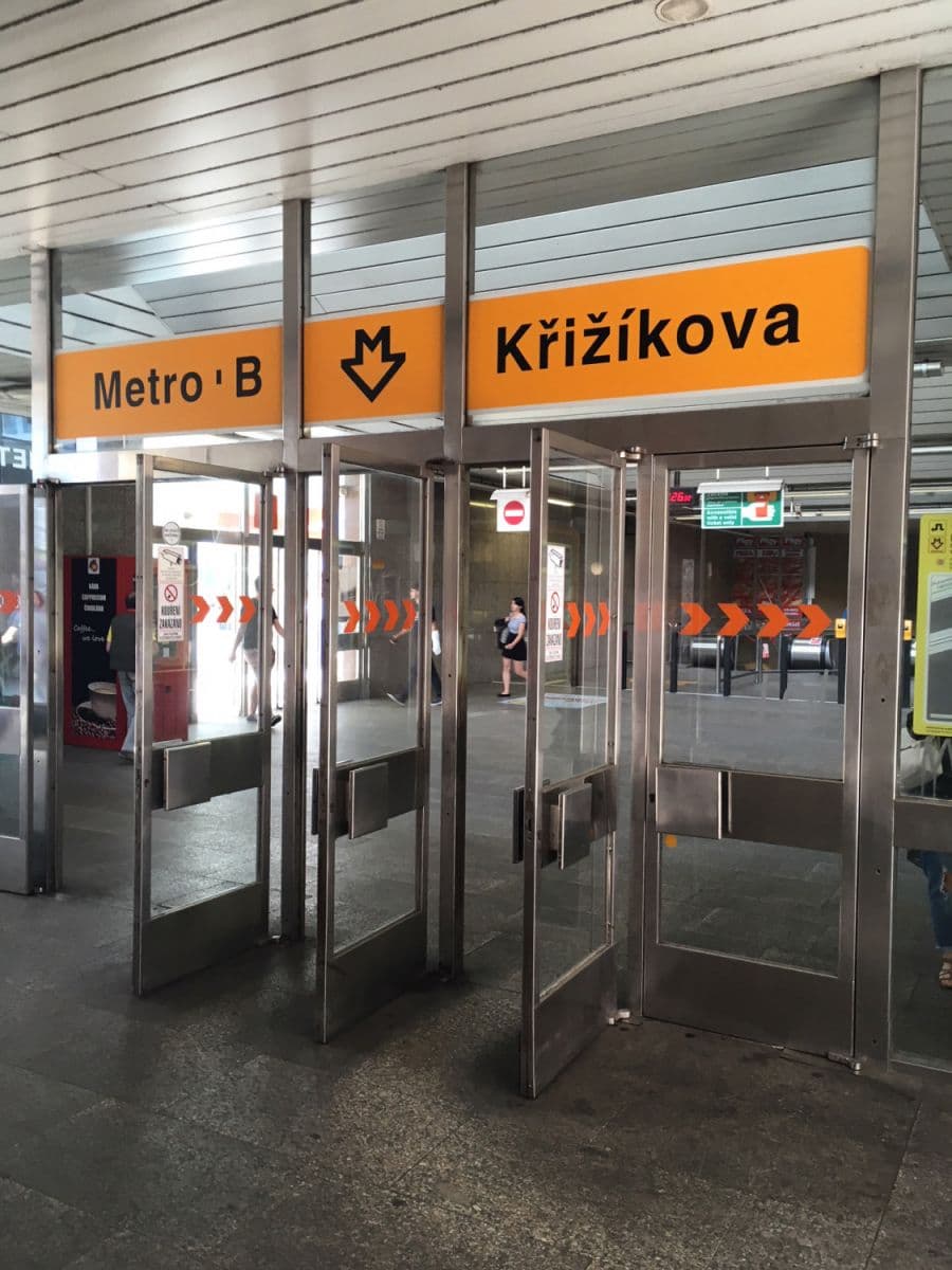 Pronájem bytu  33 m², Pernerova, Praha, Praha