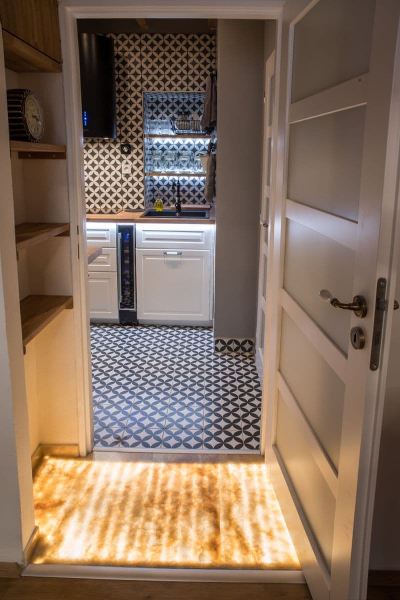 Pronájem bytu  33 m², Pernerova, Praha, Praha