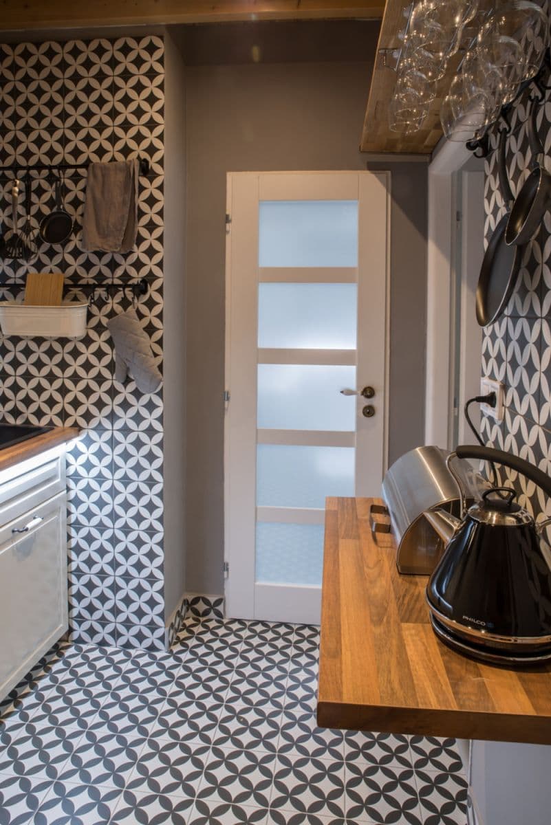 Pronájem bytu  33 m², Pernerova, Praha, Praha