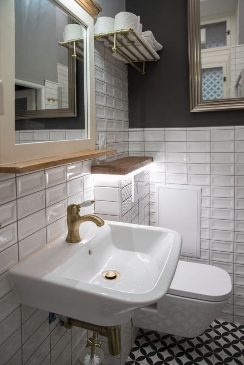 Pronájem bytu  33 m², Pernerova, Praha, Praha