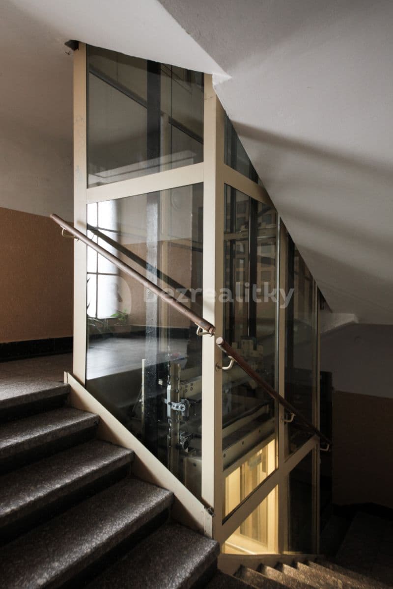 Pronájem bytu  90 m², Stroupežnického, Praha, Praha