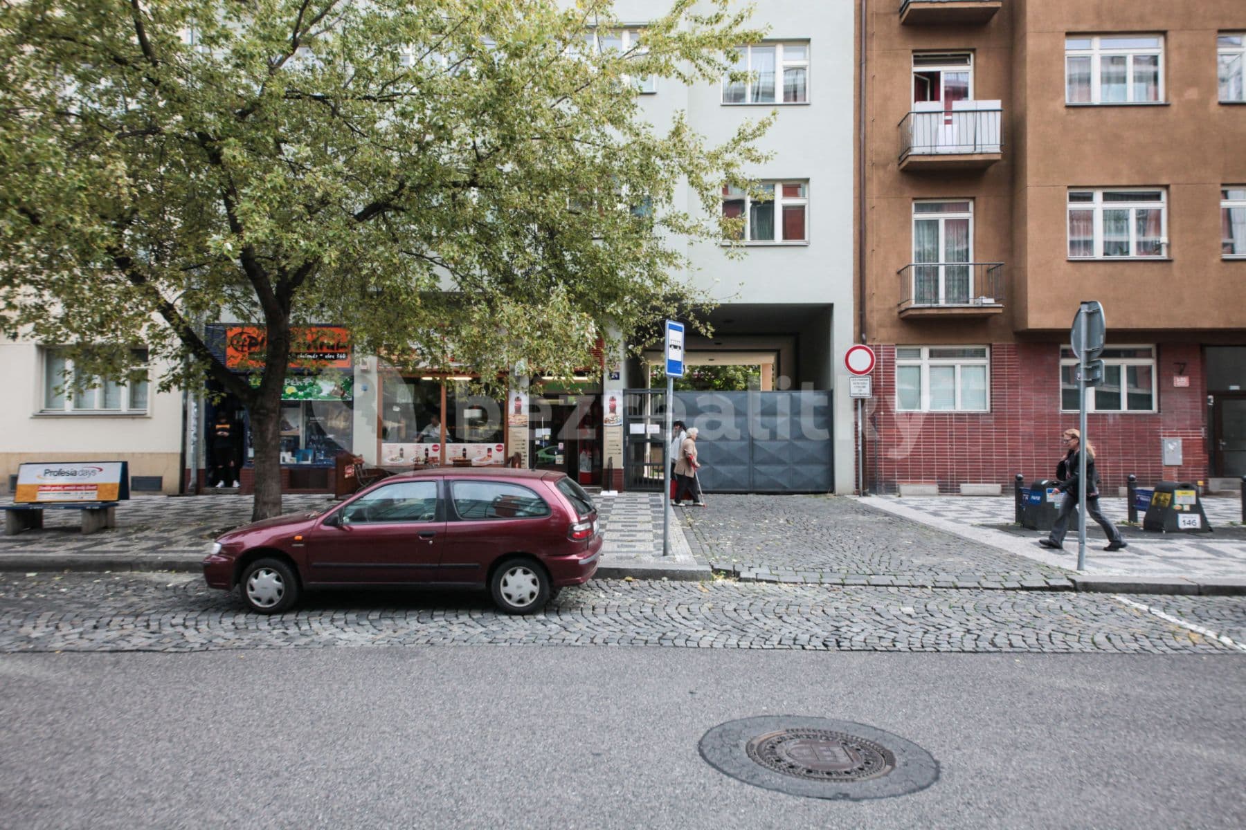 Pronájem bytu  90 m², Stroupežnického, Praha, Praha