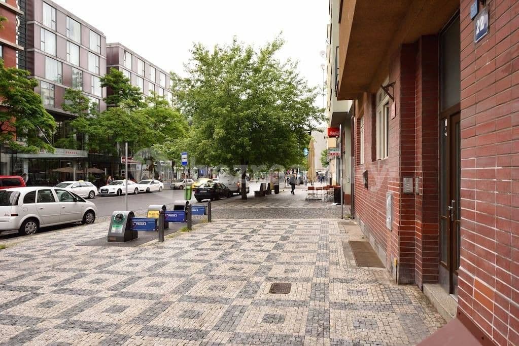Pronájem bytu  90 m², Stroupežnického, Praha, Praha